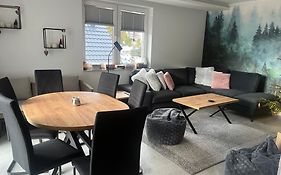 Domek nad stawem